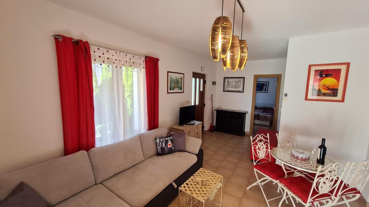 Vacation Home Licinius Liznjan Exterior photo