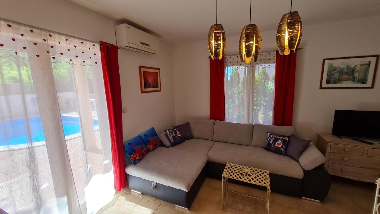 Vacation Home Licinius Liznjan Exterior photo