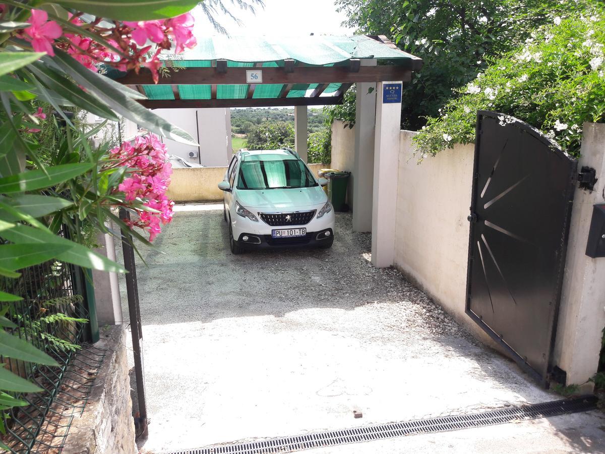 Vacation Home Licinius Liznjan Exterior photo